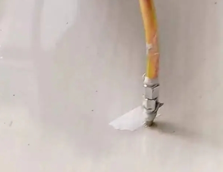 永定瓷砖空鼓维修公司专业解答在瓷砖铺贴过程中，如果使用的砂料过粗（如全部使用了粗砂），可能会导致以下问题